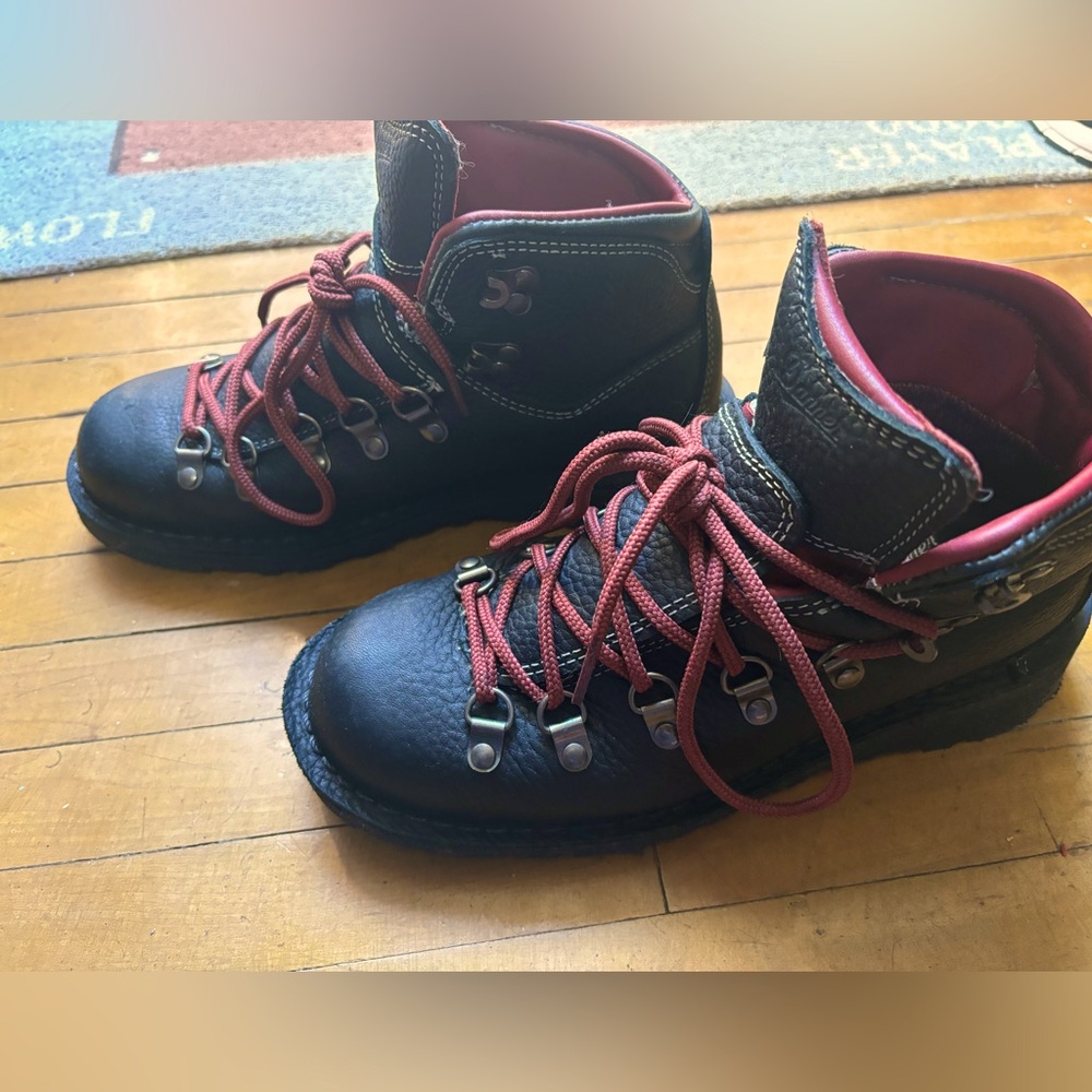 Danner GORE TEX Mountain Pass Arctic Night leather hiking boots vibram ice grip